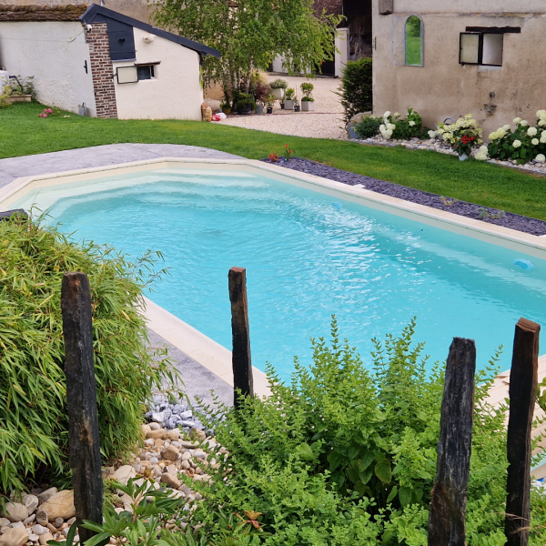 Pose de piscine en coque polyester dans les alpes de hautes provence et la vaucluse