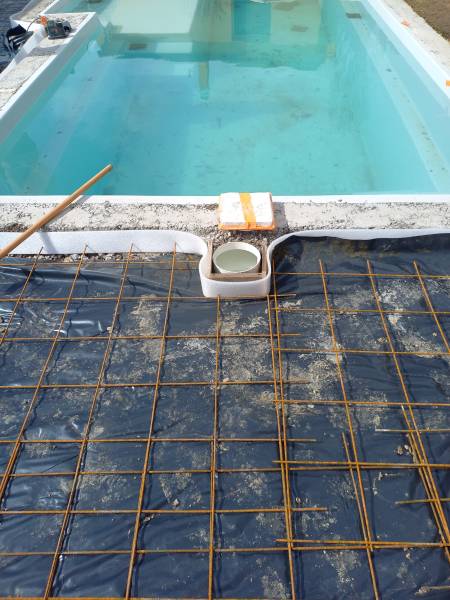 Pose Piscine Coque Prête au Bain à Saint-Étienne-les-Orgues (04)