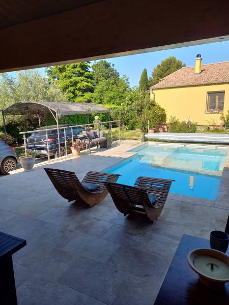 Pose Piscine Coque Prête au Bain à Saint-Étienne-les-Orgues (04)