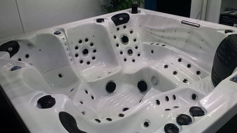 SPA 5 PLACES 9500 € A MANOSQUE 04