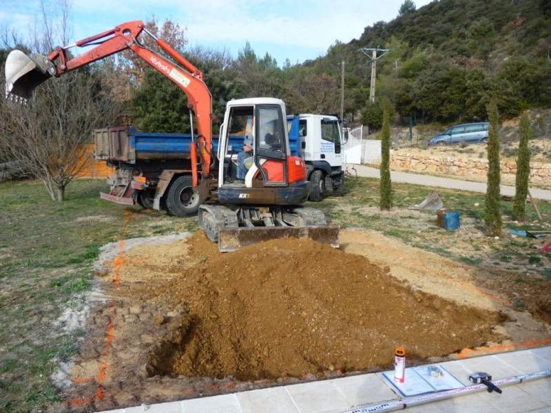 Installation d'une piscine coque polyester modèle Tsavorite à Allemagne en Provence