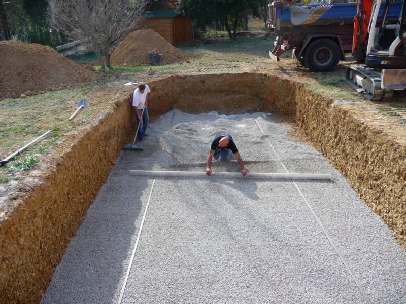 Installation d'une piscine coque polyester modèle Tsavorite à Allemagne en Provence