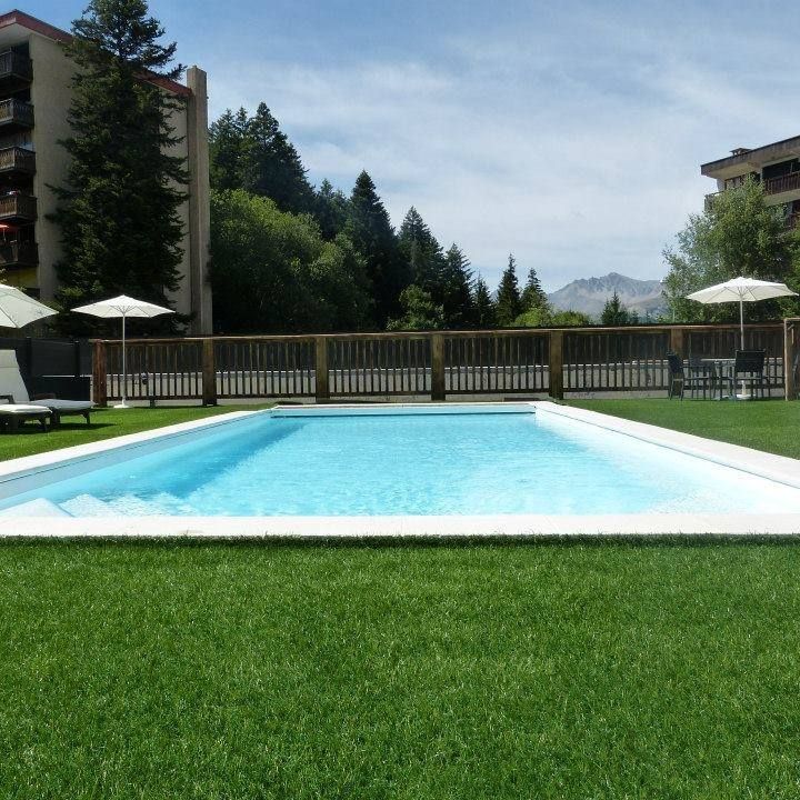 Piscine hotel à pra loup 04