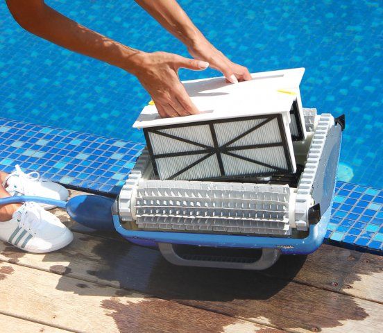 robot de piscine autonome à Digne les bains 04