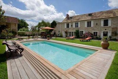 Notre zone d'activité pour ce service Pose de piscine coque polyester à fond plat avec escaliers